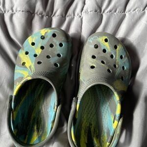 Boys crocs gray yellow and blue size 11. Used